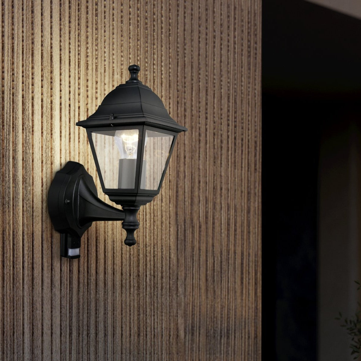 Aplica Exterior Belfort 1 cu Senzor 1xE27 Eglo IP44