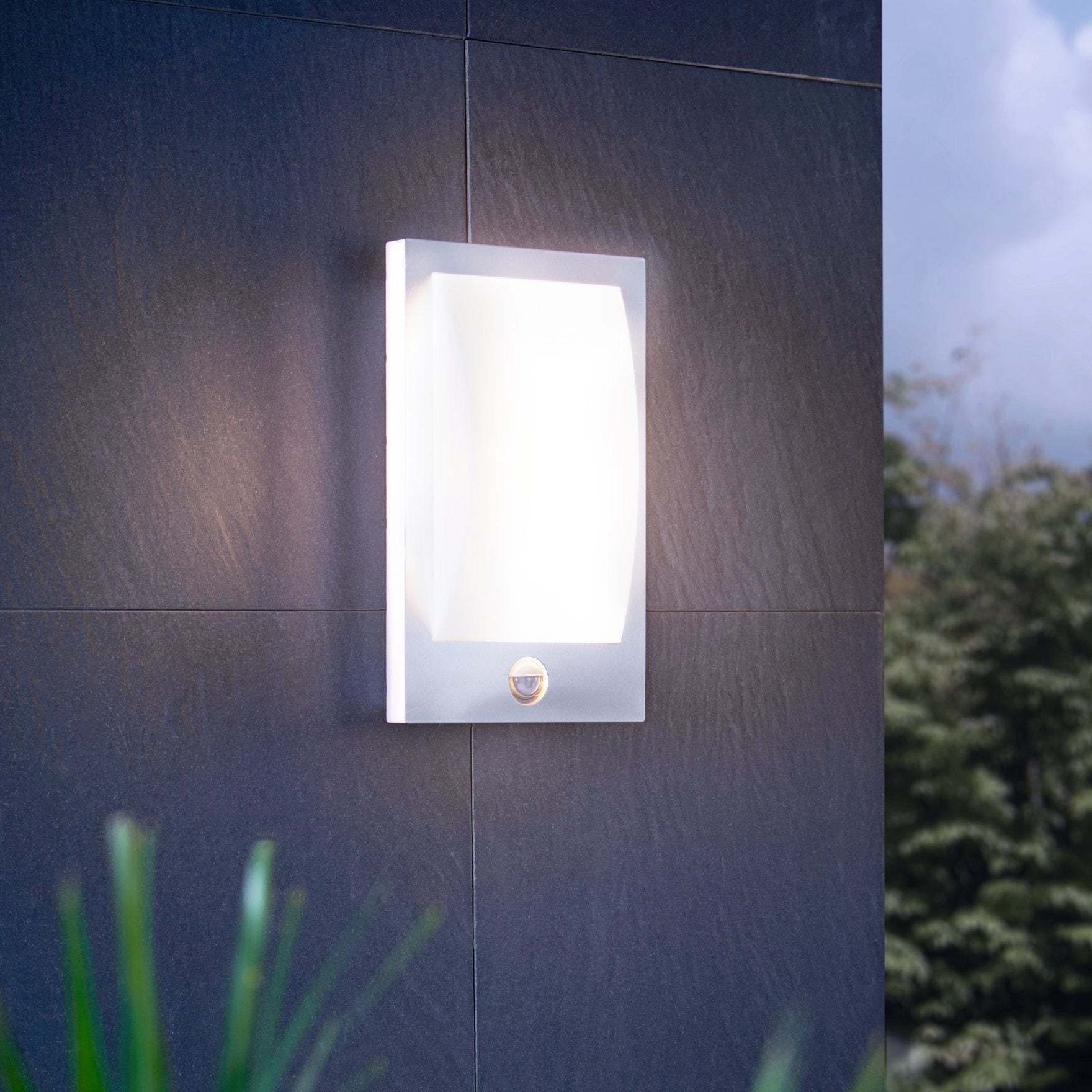 Aplica Exterior Verres cu Senzor 1xE27 Eglo IP44