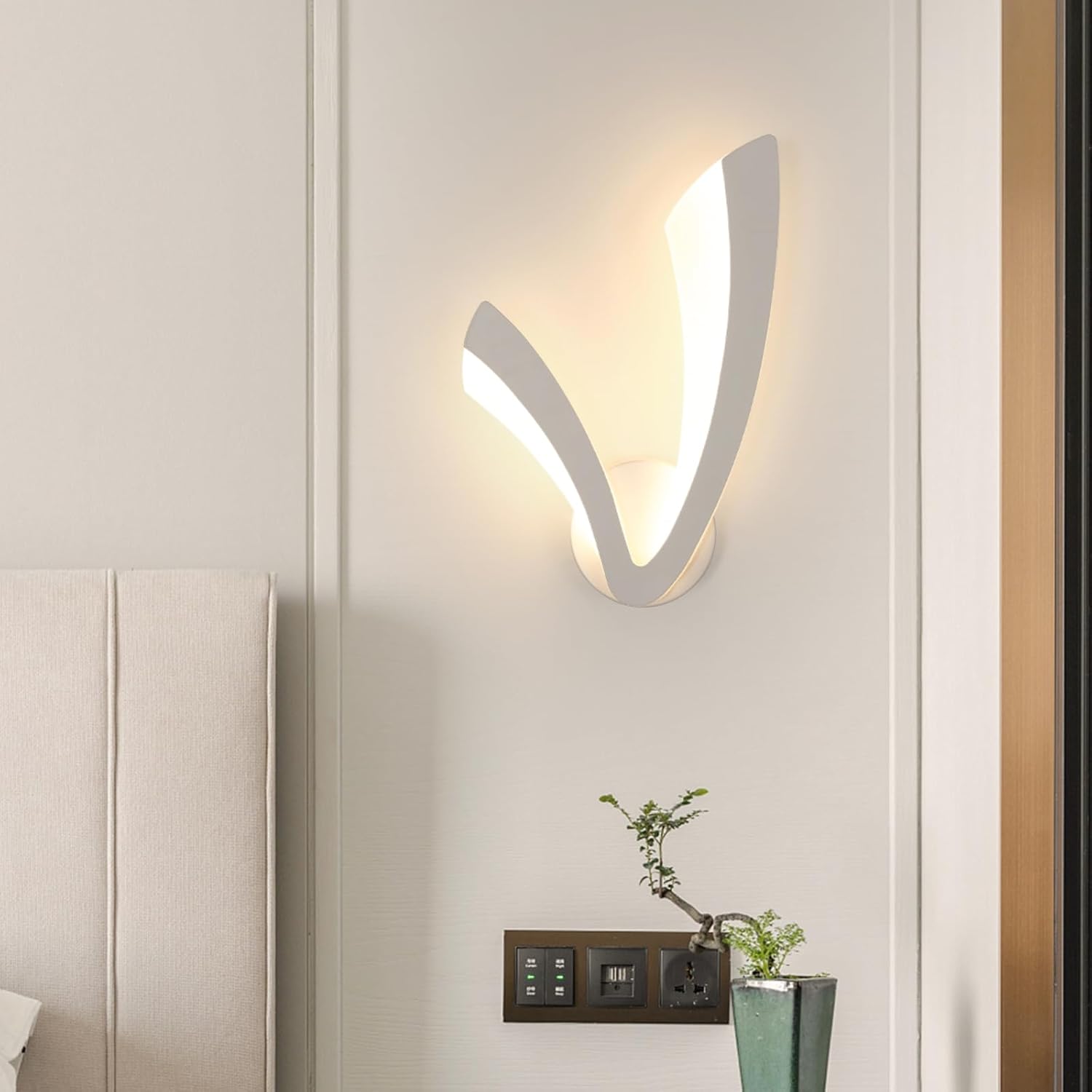 Aplica LED Model Deosebit Alba Echivalent 150W