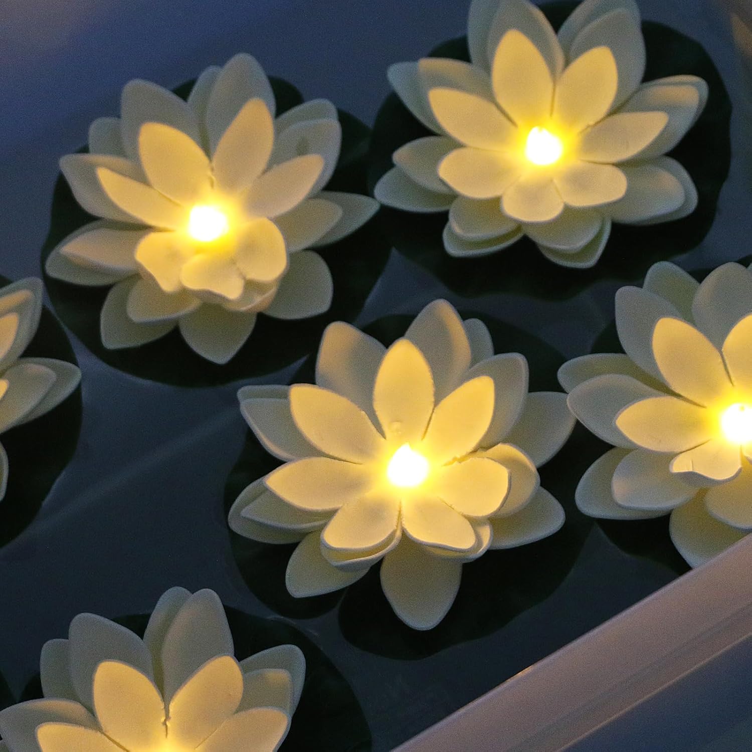 Floare Lotus LED cu Incarcare Solara Pentru Gradina