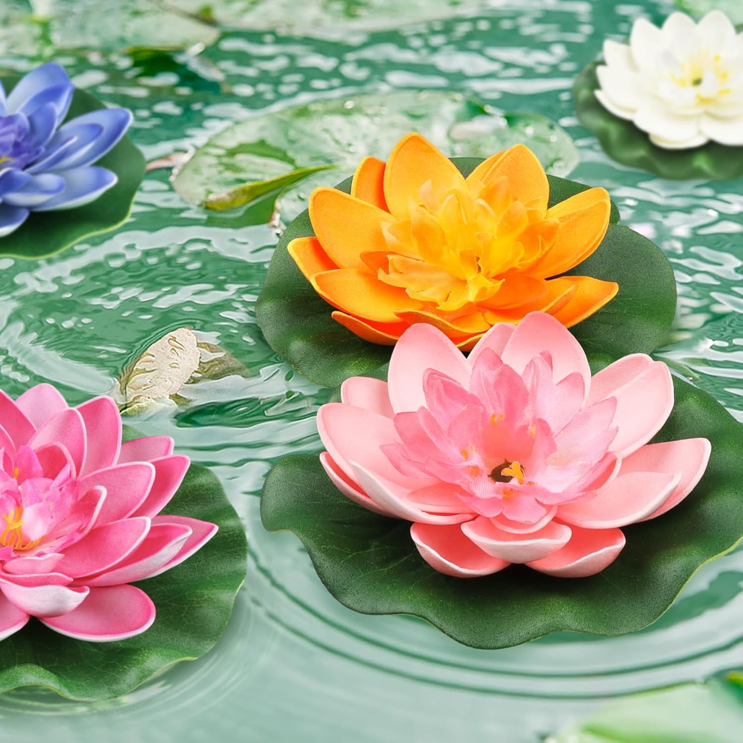 Floare Lotus LED cu Incarcare Solara Pentru Gradina