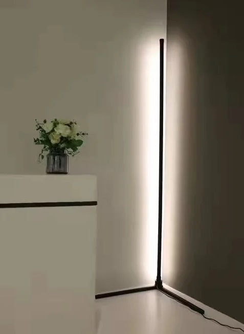 Lampadar cu telecomanda si lumini RGB de ritm cu activare sonora