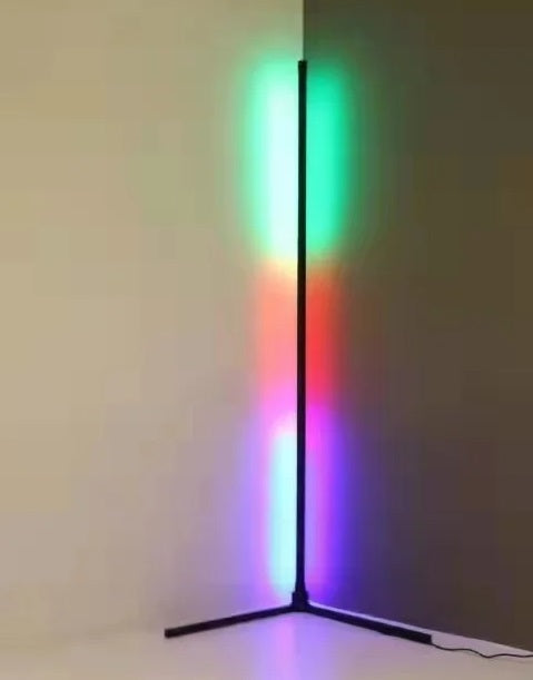 Lampadar cu telecomanda si lumini RGB de ritm cu activare sonora