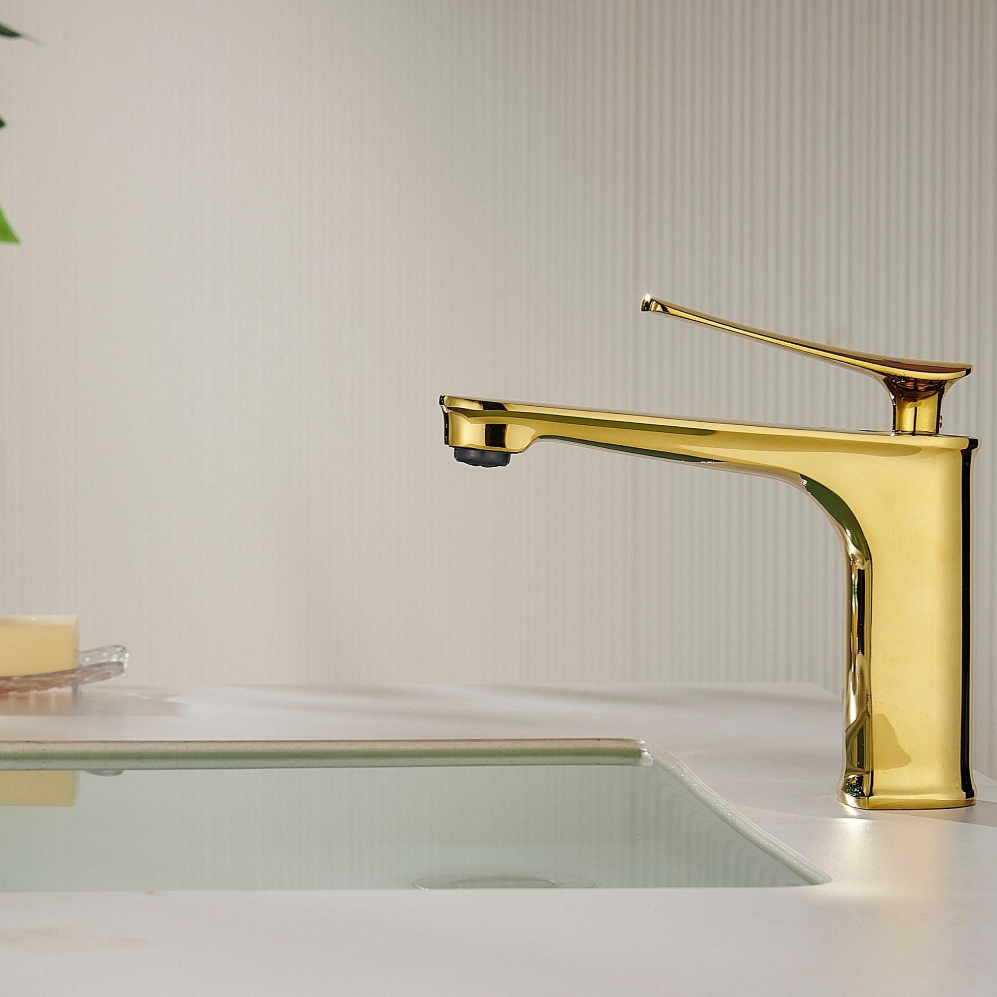 Baterie de Lavoar din Alama cu Finisaj Aurit Lucios