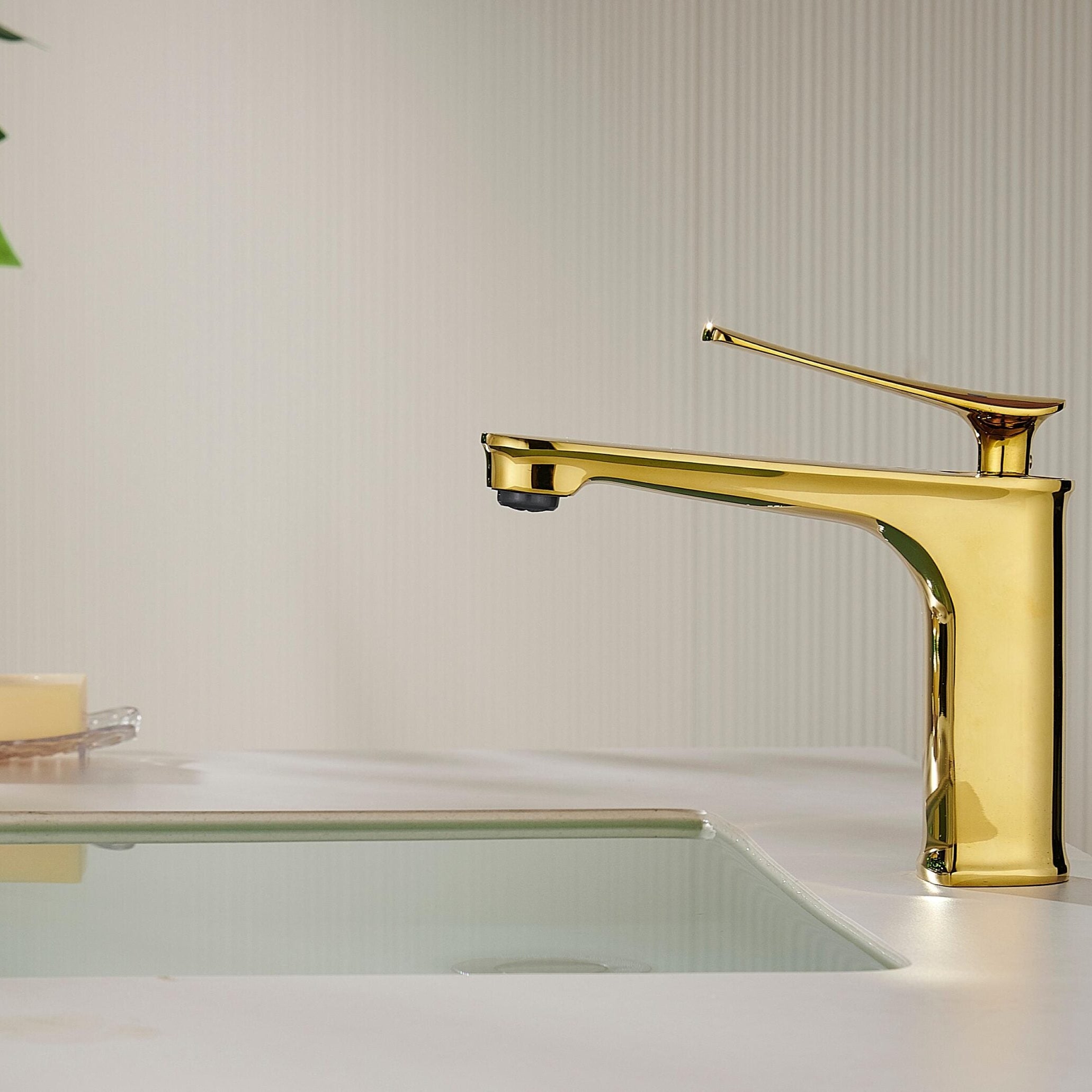 Baterie de Lavoar din Alama cu Finisaj Aurit Lucios