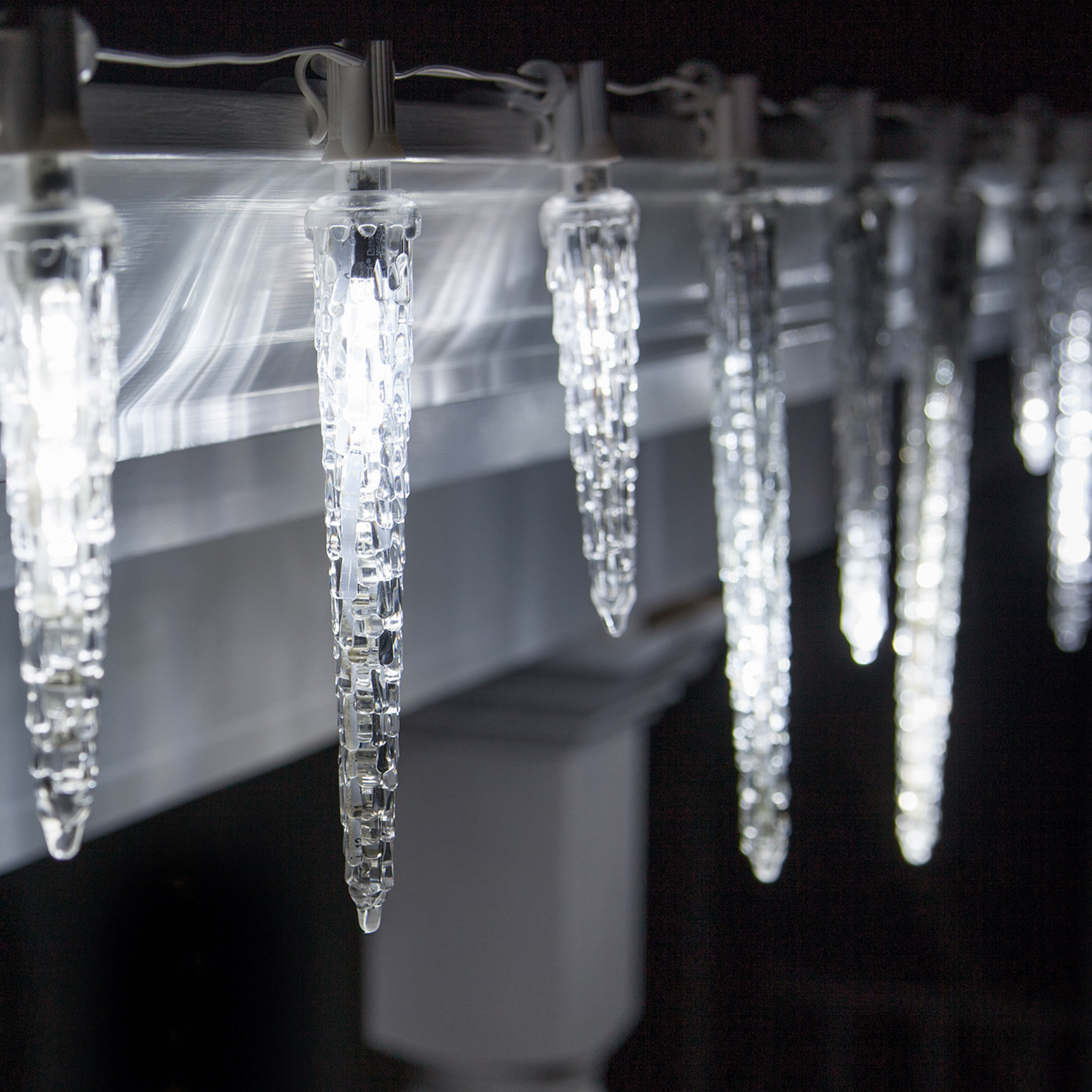 Instalatie LED Turturi PREMIUM Coldvale 160 LED-uri 2.7m Fir Alb IP44