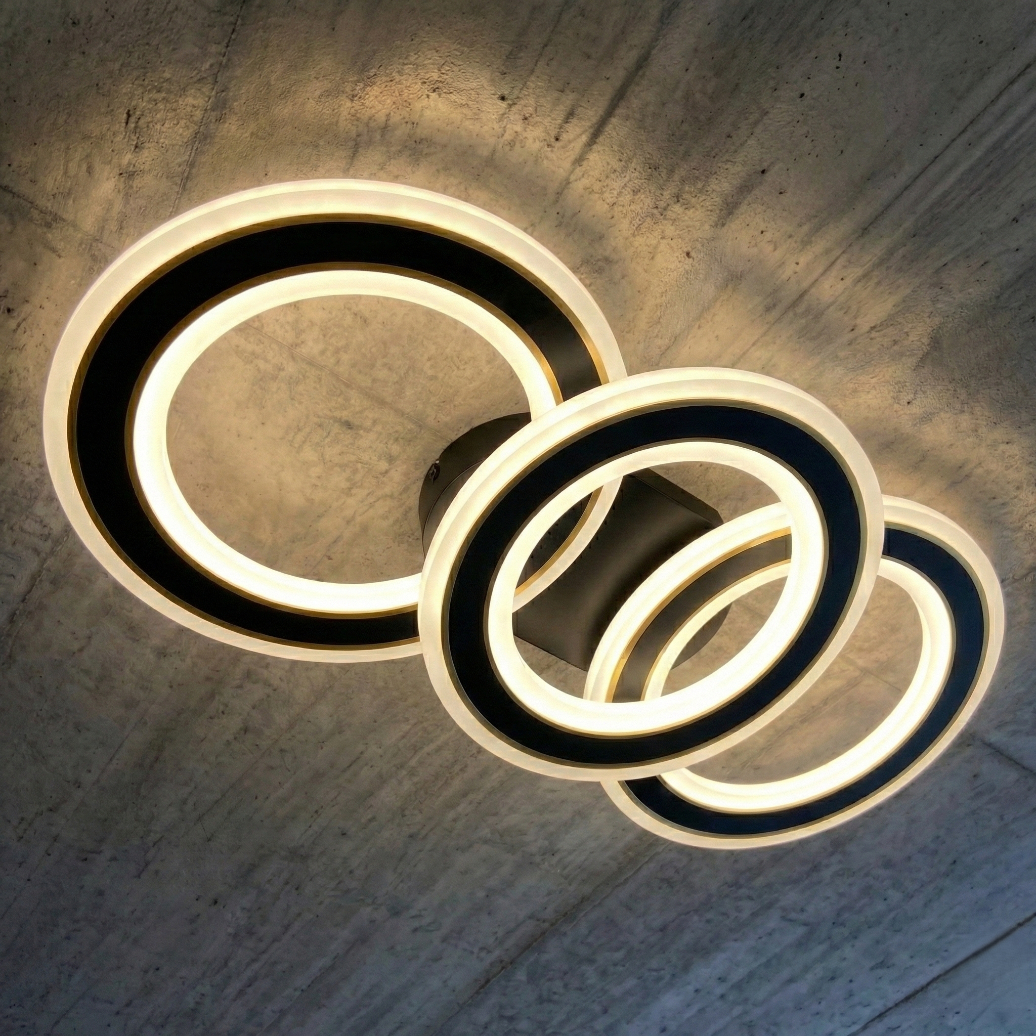 Lustra LED Triple Circle GRIDLINE Neagra Echivalent 500W Telecomanda