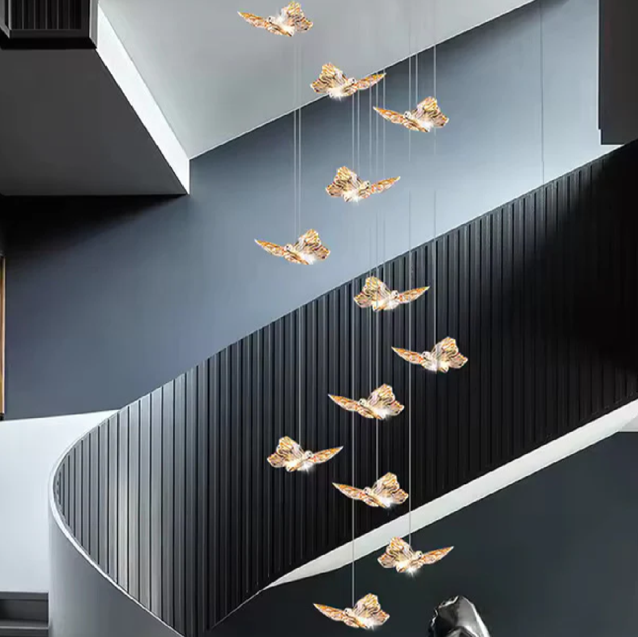 Lustra LED Suspendata Golden Butterfly 12 Elemente Echivalent 220W Telecomanda