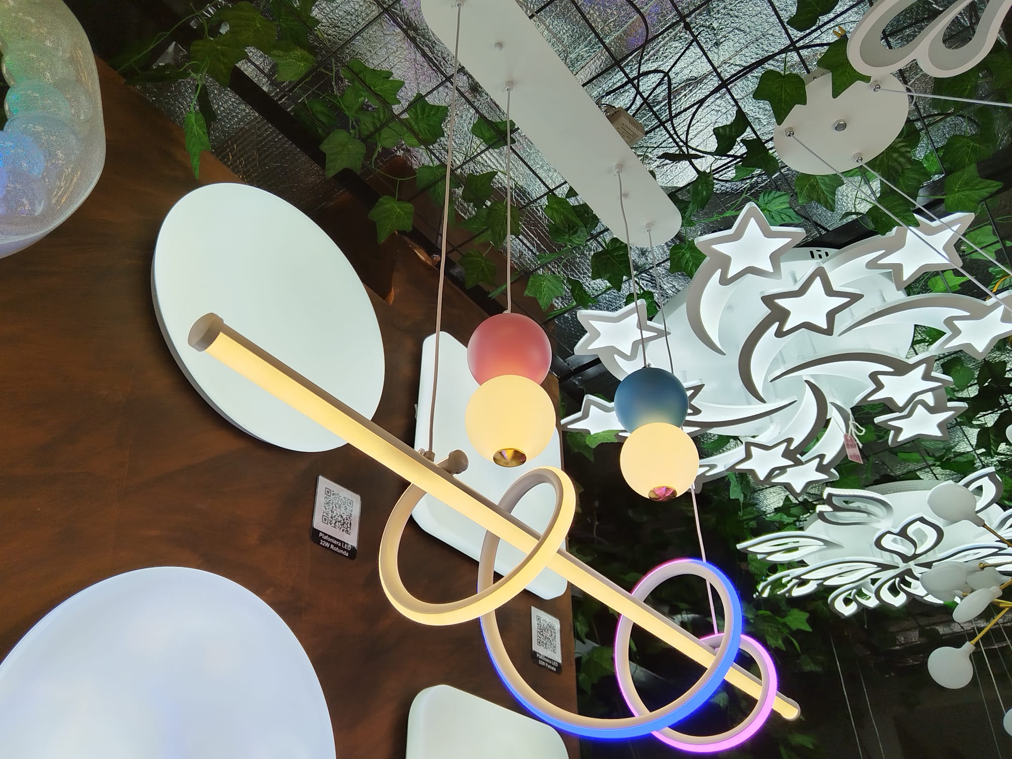 Lustra LED 62W Looney Tunes RGB Telecomanda