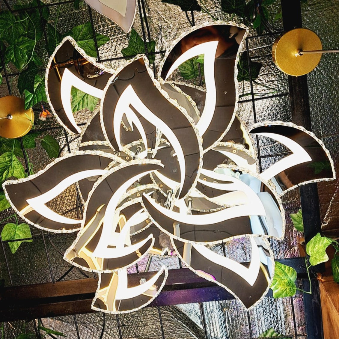 Lustra LED Camelia Grande Cristal Chrome RGB Echivalent 1200W Telecomanda