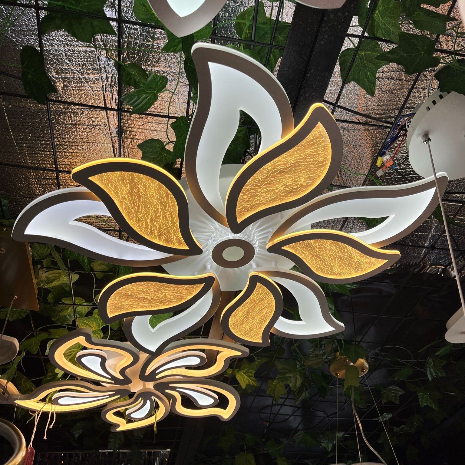 Lustra LED 240W Flower Echivalent 1000W Telecomanda