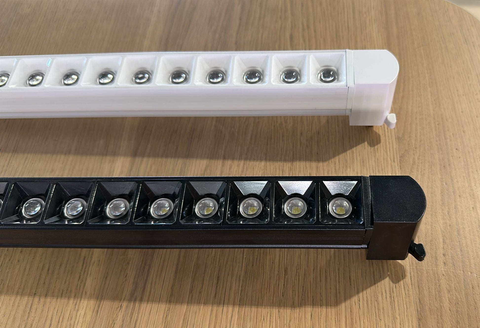 Spot LED Sina Magazin Liniar 22W 58cm Negru