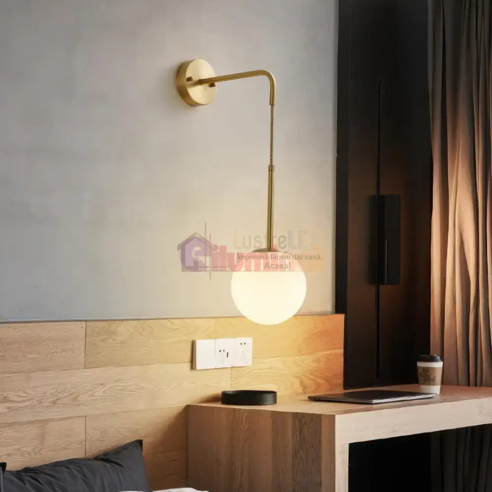 Aplica Ajustabila Nordic Style HangGlobe Gold Abajur Mat lustreled.ro