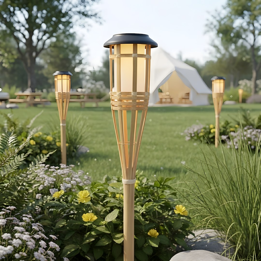 Stalp de Gradina Bambu cu Incarcare Solara 56CM Premium