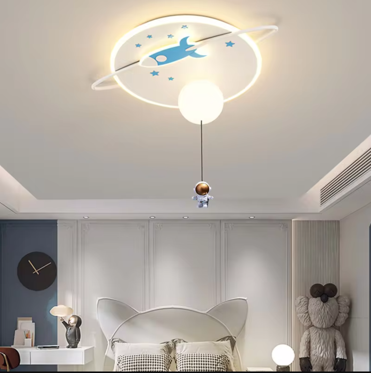 Lustra LED 76W Floating Astronaut Echivalent 400W Telecomanda