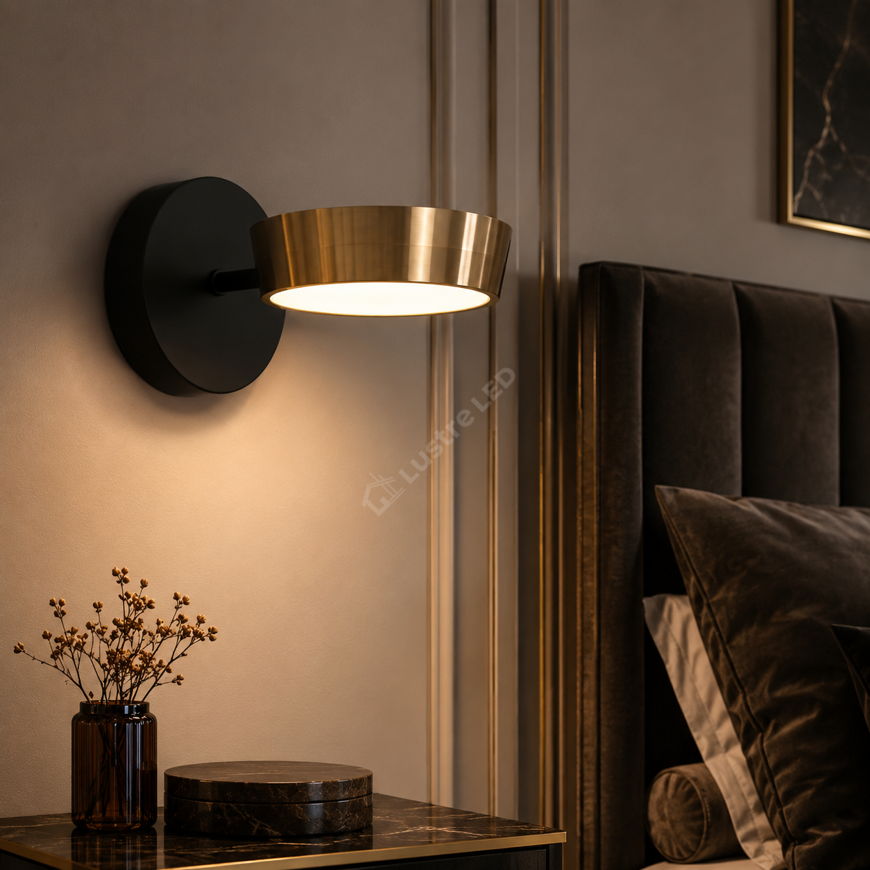 Aplica LED LARA Black Gold Orientabila 22CM Echivalent 100W