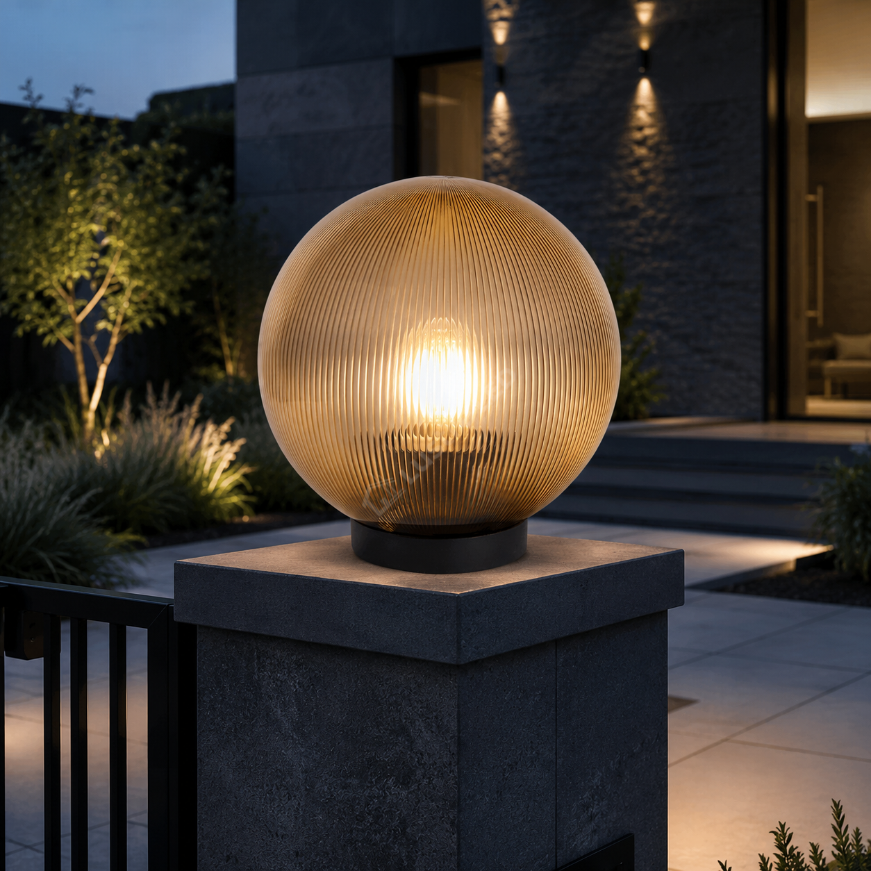 Glob de Gradina LUCA Black 1xE27 cu Abajur Auriu IP44