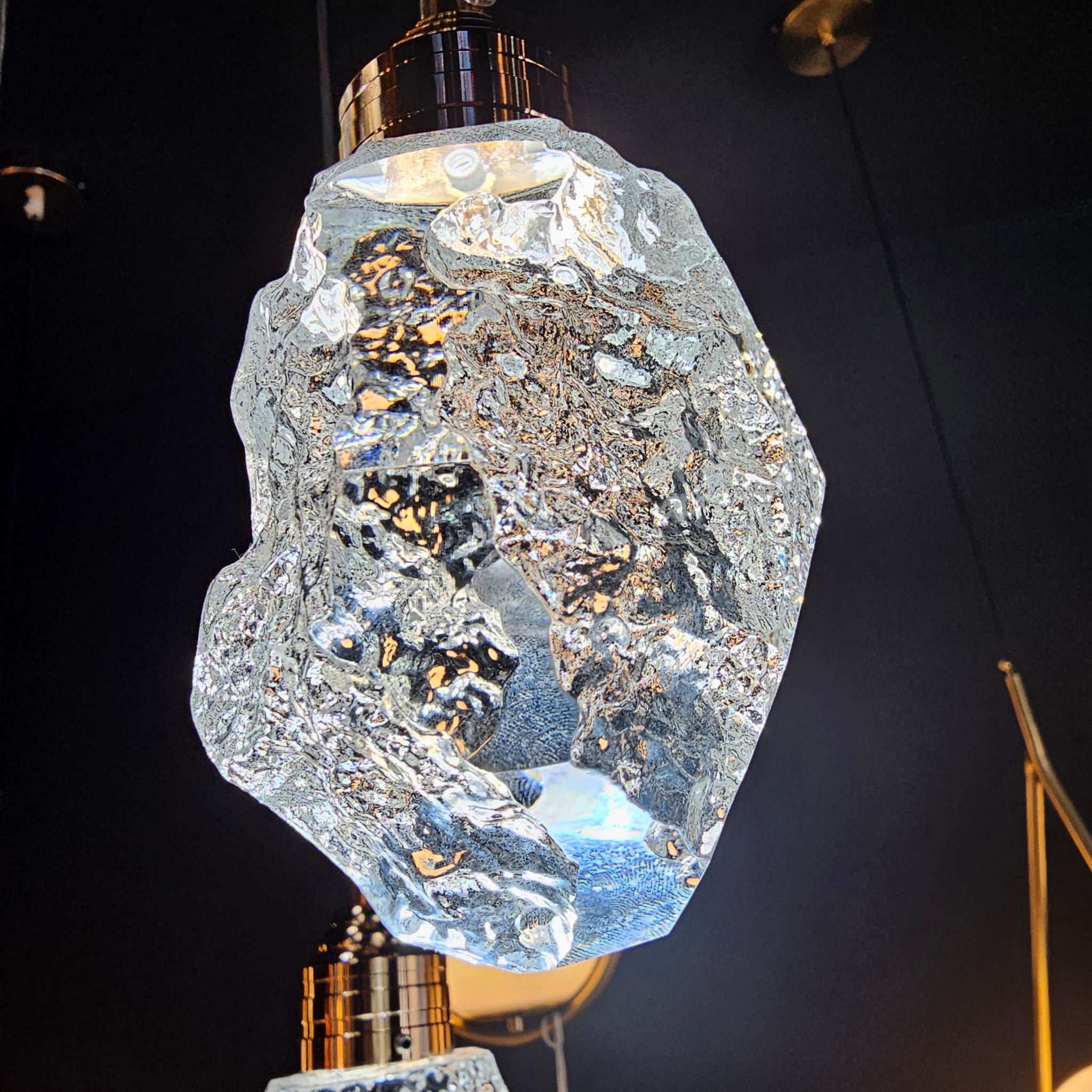 Lustra LED Suspendata Golden ICEBORNE 9 Elemente Echivalent 600W