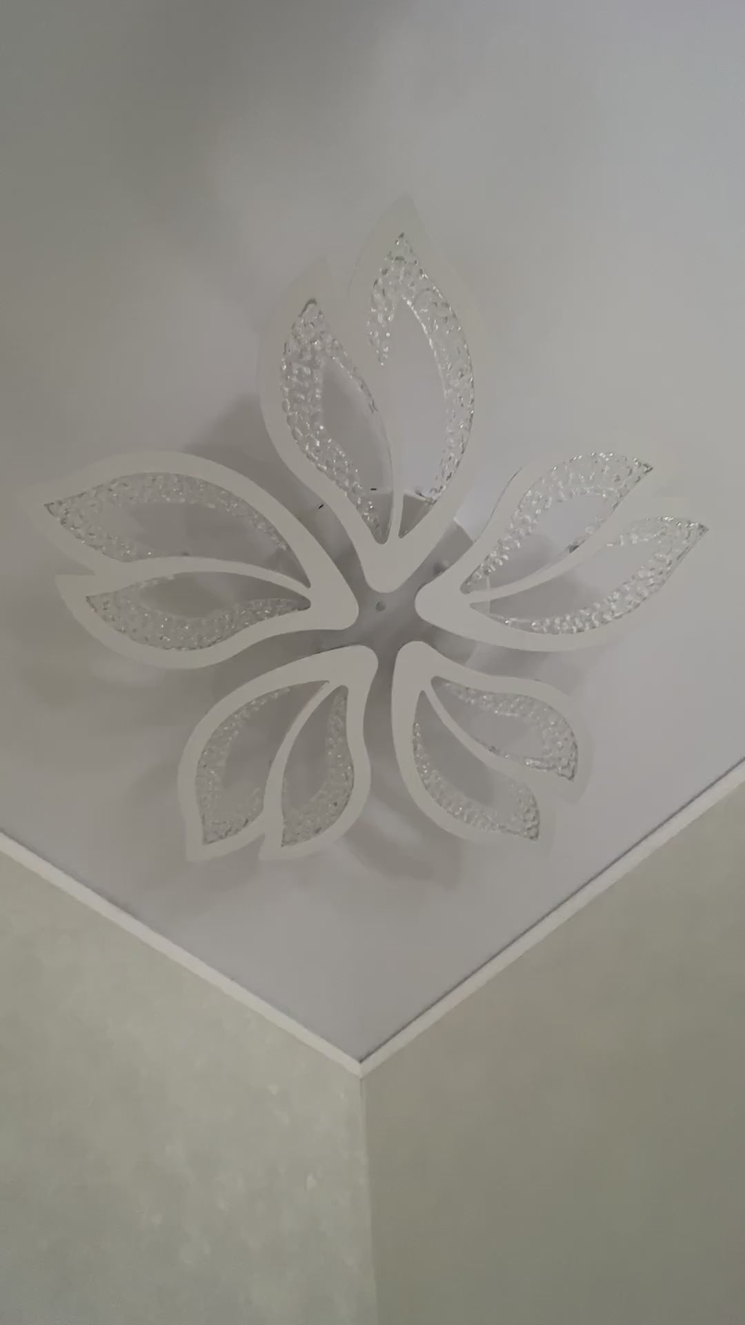 Încarcă videoclipul: Lustra LED Anemone Bubbles Echivalent 500W Telecomanda