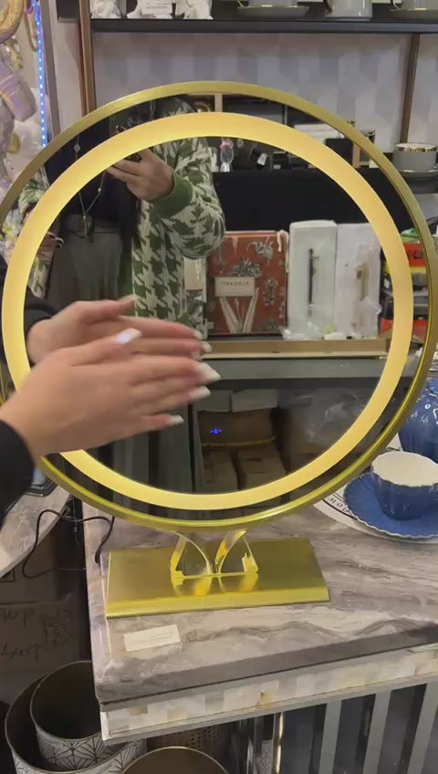 Încarcă videoclipul: Oglinda LED MAKE-UP Golden Beauty 46cm, 3 Lumini Control Prin Gesturi