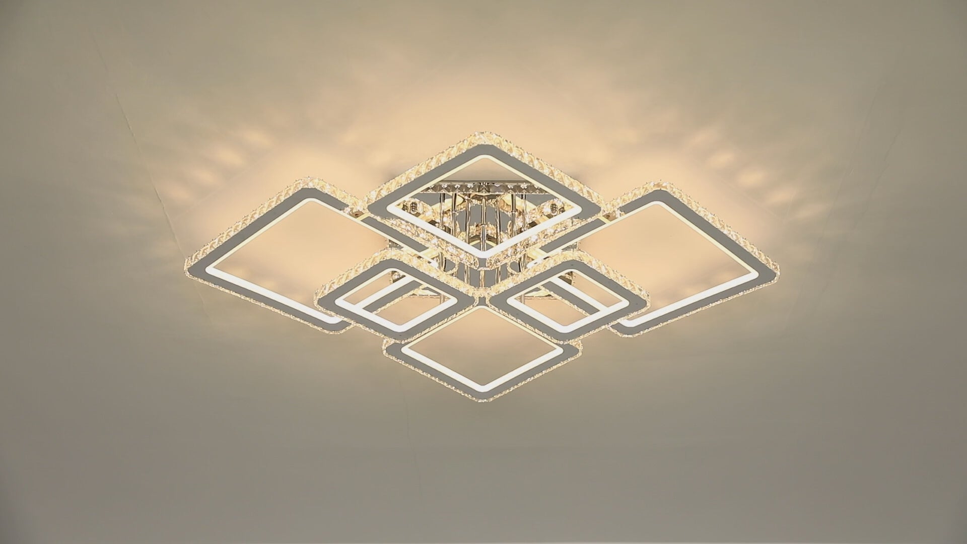 Încarcă videoclipul: Lustra LED 4+2 DIAMOND RGB Chrome Cristal Echivalent 1000W