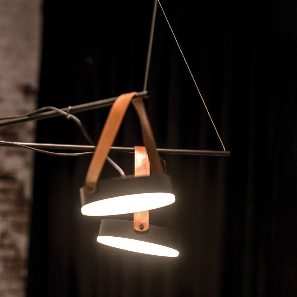 Lustra LED Unique SPECTRUM Black Suspendata 2 Surse Echivalent 150W
